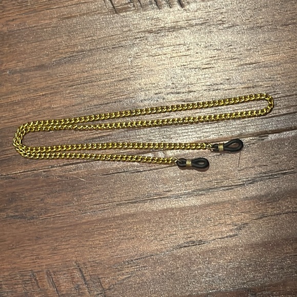 Luxury Gold Chain Eyeglass Holder - Picture 3 of 4